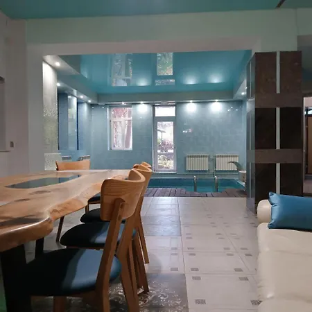 дом у моря с бассейном и сауной Apartman *